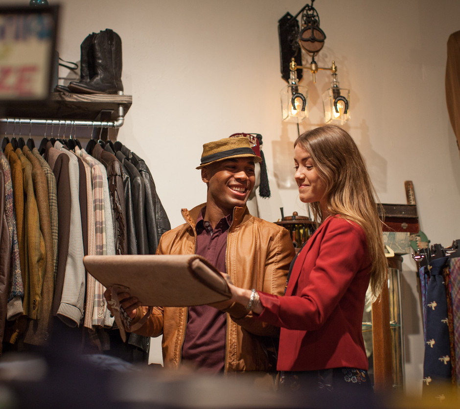 Comercio local colaborando con creadores y proyectos culturales