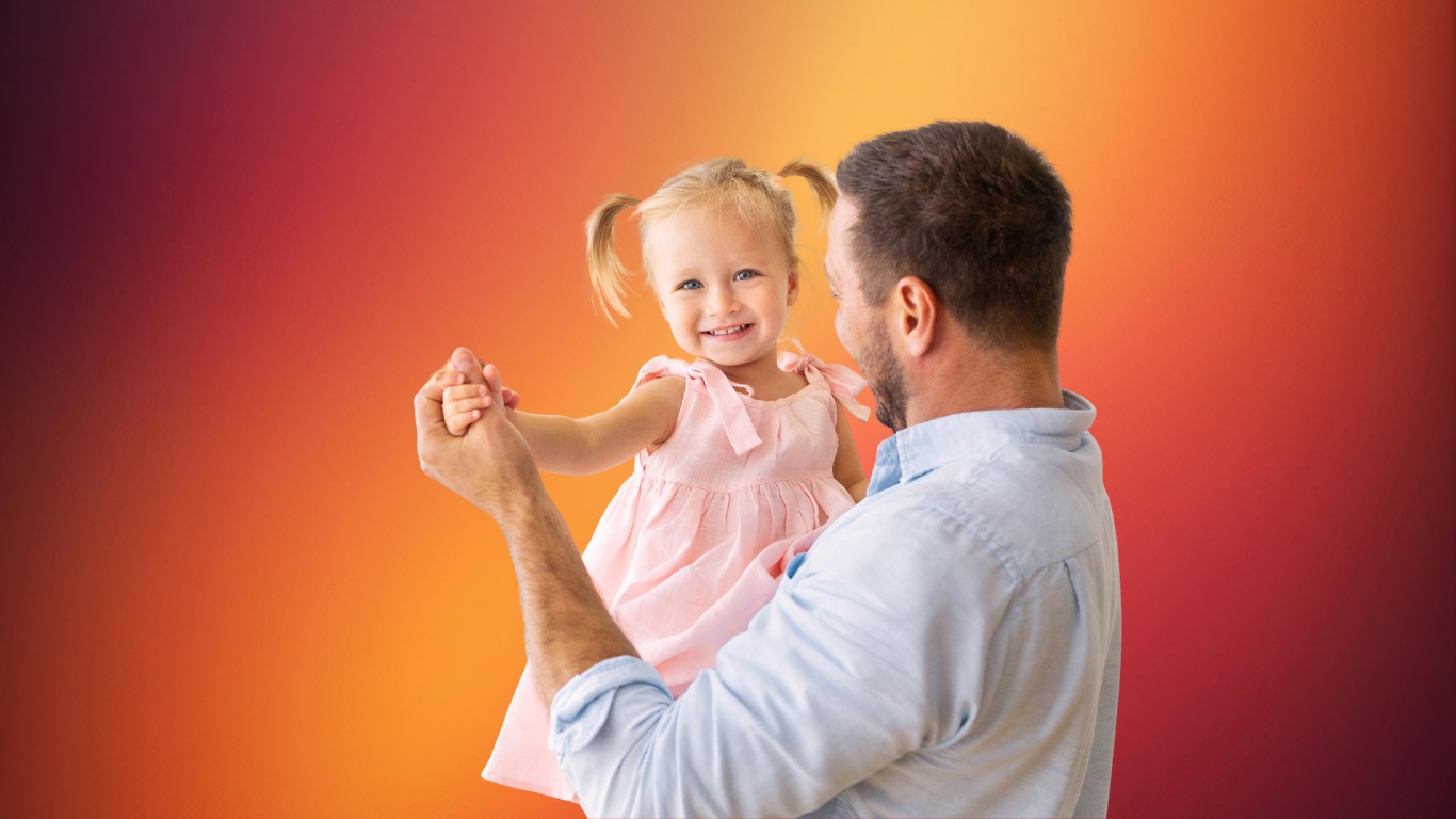 Padre bailando con una niña dentro del programa Ser y Estar para familias